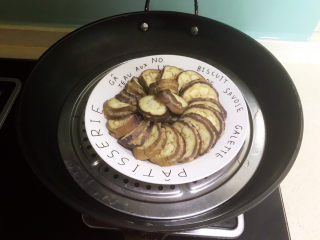 19、鱼香茄饼,茄饼蒸熟了