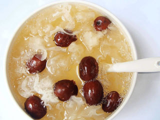 14、苹果银耳红枣汤,纯粹的大枣银耳汤。