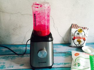 4、少女心爆棚+火龙果牛奶小方,打成果汁