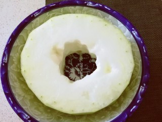 2、清炒冬瓜片,冬瓜去皮去瓤