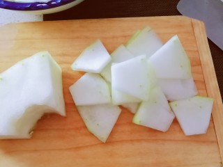 3、清炒冬瓜片,切大片