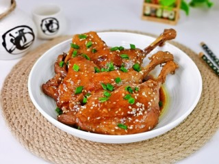 15、酱鸭腿,美味的家常菜，不油不腻巨好吃。