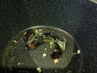 9、黄瓜皮蛋汤,加皮蛋；