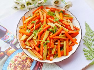 13、胡萝卜炒杏鲍菇,简单好吃。