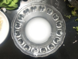 7、荷塘小炒,准备一点稀的水淀粉。