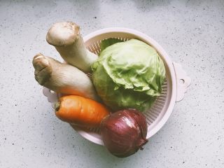 1、素什锦水饺,食材