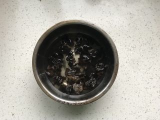 2、素什锦水饺,木耳泡发