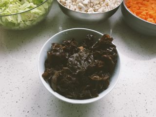 7、素什锦水饺,木耳手撕成小块