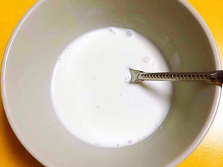 9、木瓜炖牛奶,准备一些椰浆。