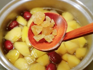 14、苹果雪梨汤,放入冰箱