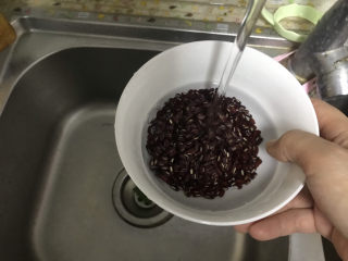 2、红豆薏米糊,赤小豆洗干净