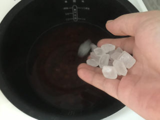 9、红豆薏米糊,加入适量的冰糖
