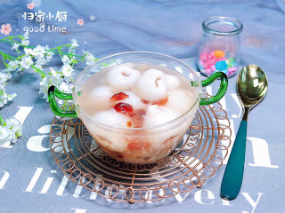 17、荔枝罐头,将荔枝罐头放凉，盛入碗中。