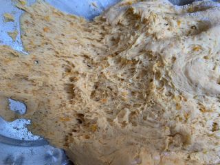 18、南瓜花卷,这是发酵好的，里面全是蜂窝状