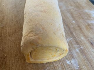 26、南瓜花卷,像这样，头上不平可以切下来，做个圆馒头