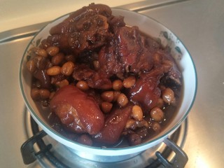 18、#猪脚#亮晶晶de红烧猪脚, 装盘可以吃了。