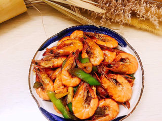 11、椒盐虾,装盘