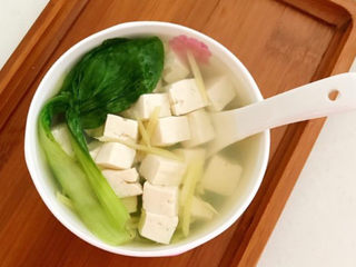 1、油菜豆腐,这是一道无油低盐的减脂菜品,清淡爽口,好吃又好做