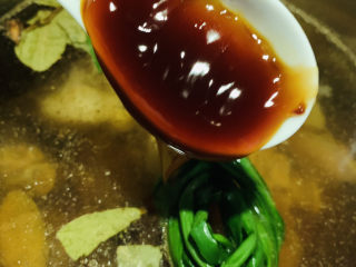 13、五香卤猪蹄,加蚝油；