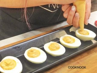 10、魔鬼蛋,内馅挤在蛋白体上