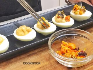 11、魔鬼蛋,放上蟹黄