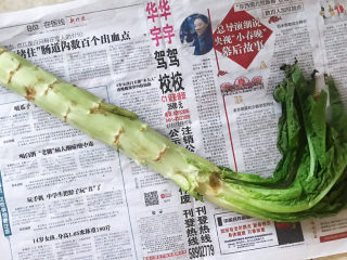 1、莴笋炒木耳,非常新鲜的莴笋