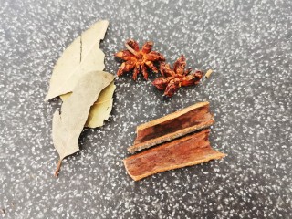 6、啤酒鸡翅根,八角，桂皮，香叶