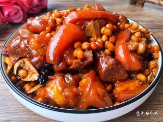 9、黄豆炖猪蹄,成品图二