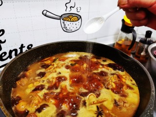 19、鸡肉炖土豆,加入盐5克调味