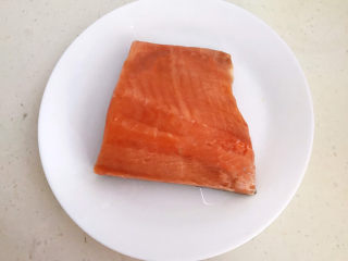 1、红烧三文鱼,挪威冰鲜三文鱼腹