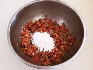 14、温州瘦肉丸,加入玉米淀粉