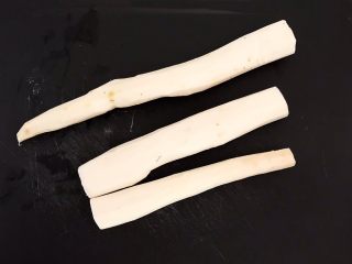 19、温州瘦肉丸,铁棍山药削皮后清洗干净