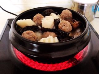 31、温州瘦肉丸,大火烧开后煲5分钟即可