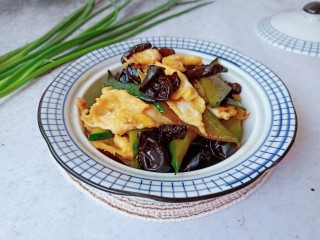 16、黄瓜木耳炒鸡蛋,简单快手菜，也是美味下饭菜。