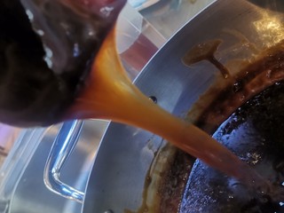 7、阿胶糕,熬到勺子提起缓缓流动即可