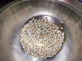 5、冬瓜炖薏米芡实汤,来点薏米 ，小颗粒为佳