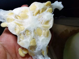 9、冬瓜炖薏米芡实汤,冬瓜籽不要丢弃