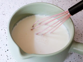 4、桃胶奶冻,搅拌均匀