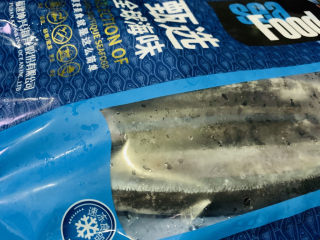 3、干煎秋刀鱼,秋刀鱼，解冻；