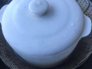 14、木瓜炖牛奶,隔水蒸30分钟。