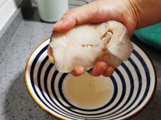 2、清蒸银鳕鱼,解冻后稍微捏一下水份