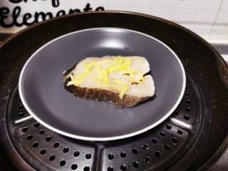 8、清蒸银鳕鱼,开水上锅