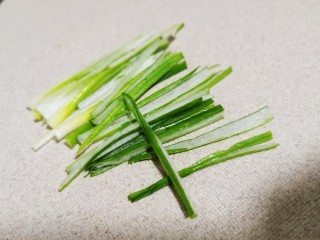 10、清蒸银鳕鱼,大葱切丝