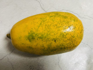 2、木瓜炖银耳,木瓜