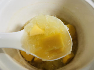 11、木瓜炖银耳,美容养颜靓汤