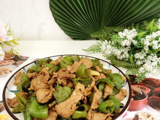 19、青椒肉片,出锅装盘