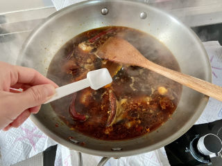 23、红烧土豆排骨➕海带结土豆烧排骨,尝下咸淡，根据个人口味补充少许盐