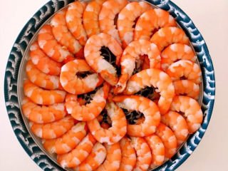 15、白灼大虾,我把所有的大虾都剥好了，这样吃起来更方便~