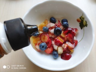 9、????缤纷元气早餐????～～酸奶蜂蜜鲜果麦片,加入蜂蜜，多少也是自己决定。