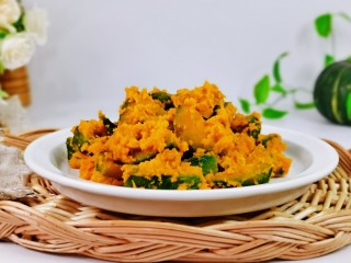 1、蛋黄南瓜,这道南瓜特别喜欢，而且做法简单，下面我们一起来制作吧！